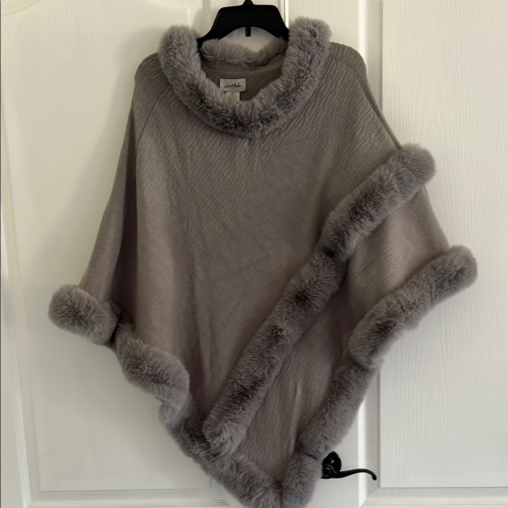 Brand new Elegant Gray faux Fur-Poncho